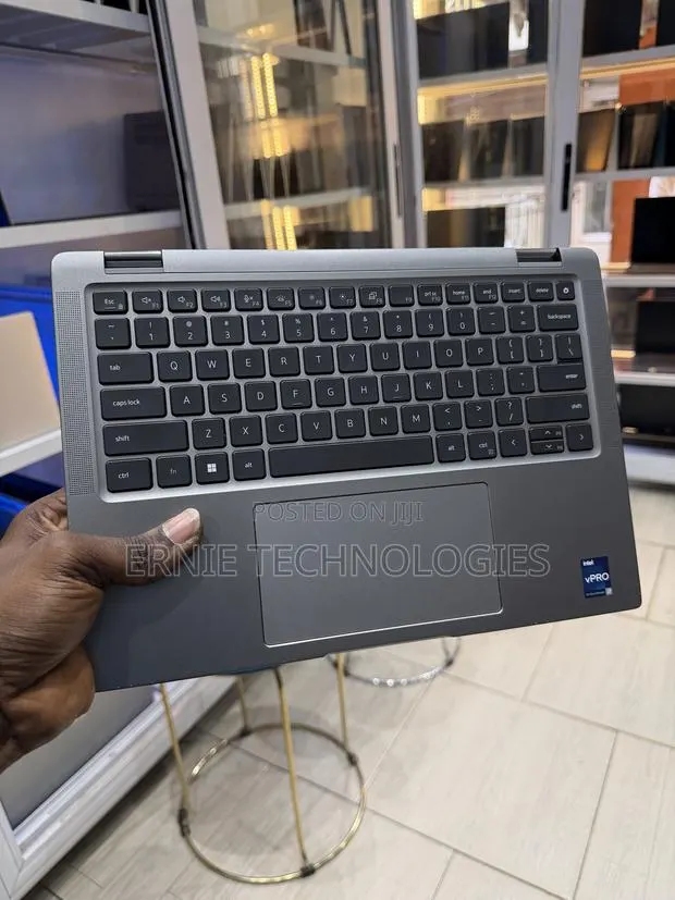 Laptop Dell Inspiron 14 7440 2-in-1 32GB Intel Core i7 SSD 512GB · Photo 1