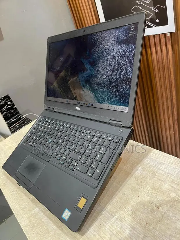 New Laptop Dell Latitude 15 5580 4GB Intel Core i7 SSD 128GB · Photo 1