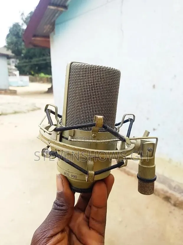 Studio Microphone · Photo 1
