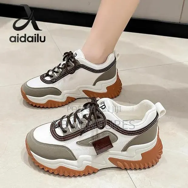 Women's Casual Sneakers Female Sports Shoes Trendy · Photo 1