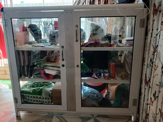 Display Glass · Photo 1