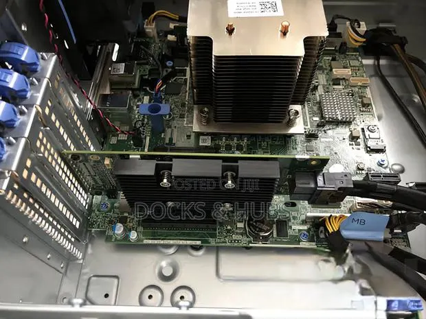 Server Dell PowerEdge T330 32GB Intel Xeon HDD+SSD 3T · Photo 1