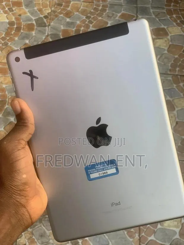 Apple iPad 9.7 32 GB Silver · Photo 1