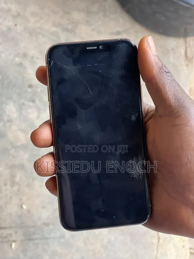 Apple iPhone 11 Pro 64 GB Gold · Photo 1