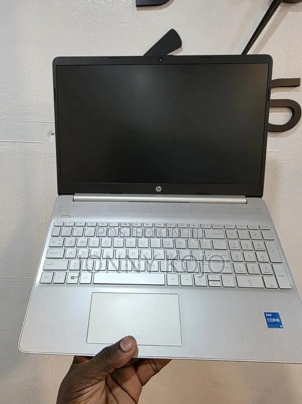 Laptop HP 15-ra003nia 8GB Intel Core i5 SSD 256GB · Photo 1