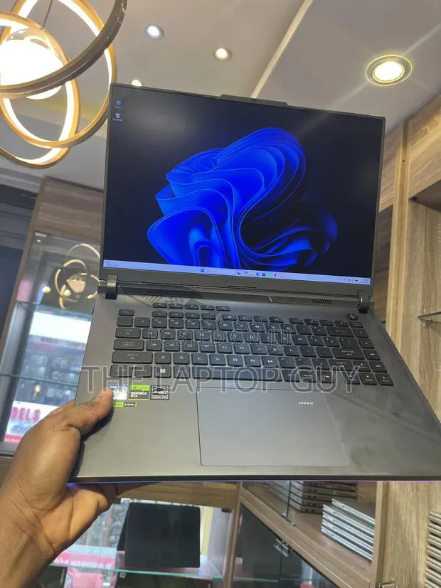 Laptop Asus ROG Strix G16 16GB Intel Core i7 SSD 1T · Photo 1