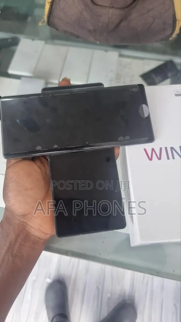 New LG Wing 5G 256 GB Black · Photo 1