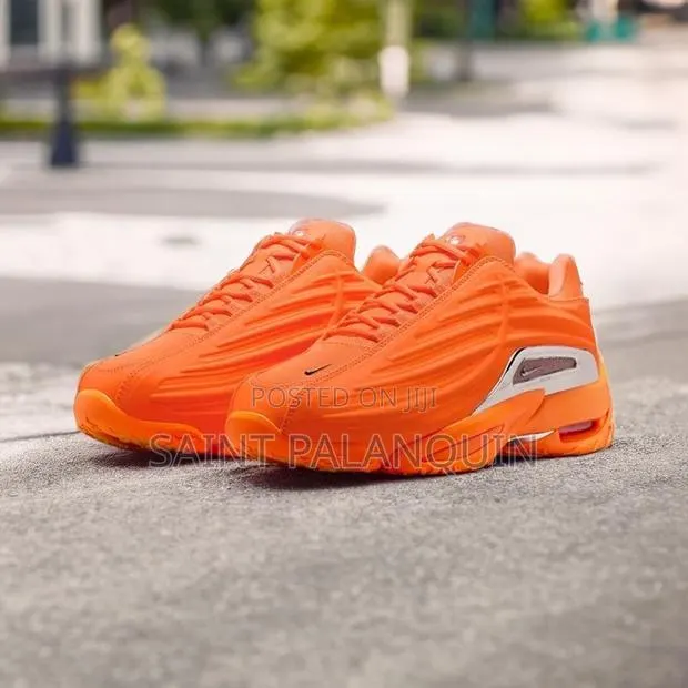 Nike Sneakers · Photo 1