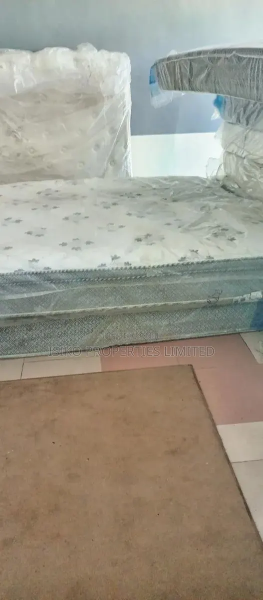 Queen Size Mattress 80*75 Foreign 14 Inches · Photo 1