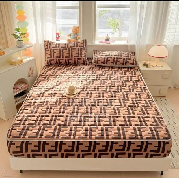 Elastic Superior Waterproof Mattress Covers · Photo 1