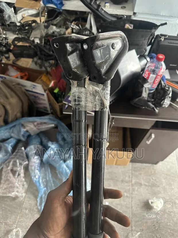 2017-21 Honda CRV Electronics Boot Shocks · Photo 1