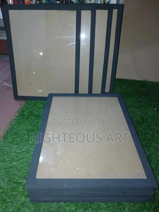 Black Wooden A3 Local Frame With Chipboard · Photo 1