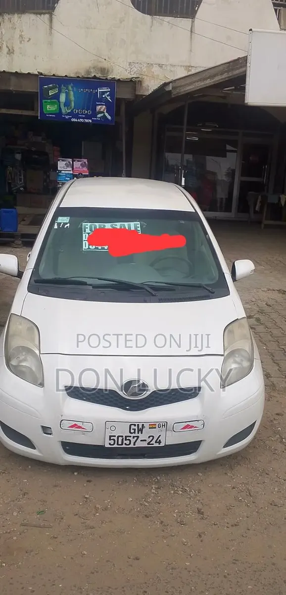 Toyota Vitz 1.0 FWD 5dr 2010 White · Photo 1