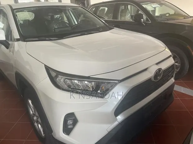 New Toyota RAV4 2024 White · Photo 1