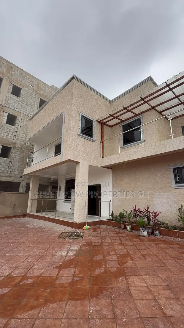 5bdrm Duplex in Kwabenya for sale · Photo 1
