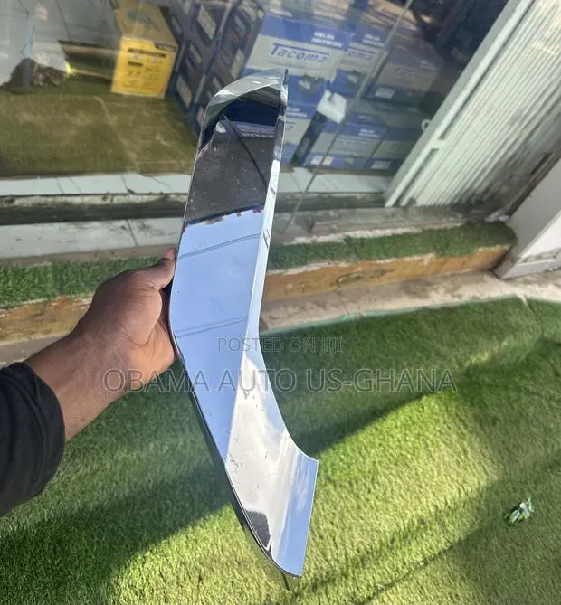 Outlander Bumper Lower Chrome Shining With No Foglamp 2022 2023 2024 · Photo 1