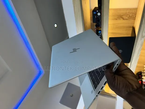 Laptop HP EliteBook 735 G5 8GB AMD Ryzen 5 SSD 256GB · Photo 1