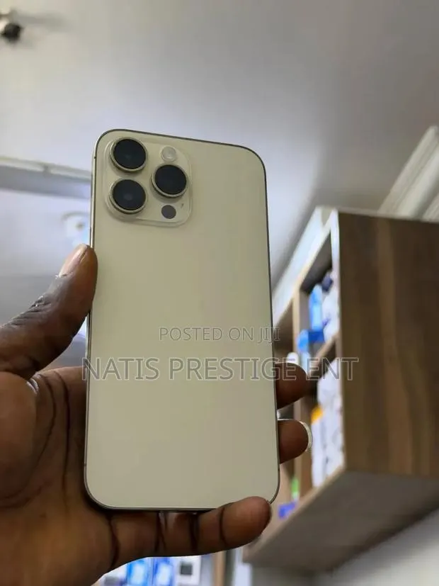 Apple iPhone 14 Pro Max 128 GB Gold · Photo 1