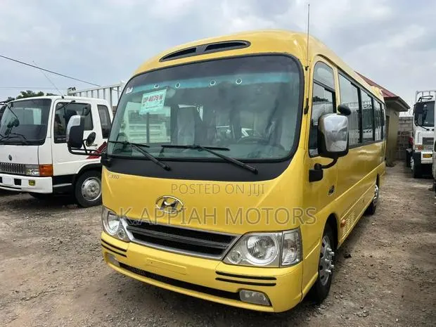 Hyundai County 2017 Yellow · Photo 1