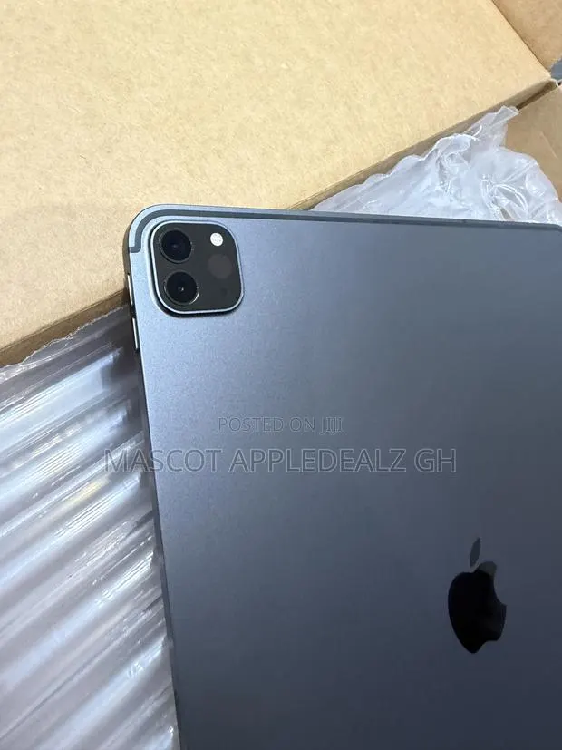 Apple iPad Pro 12.9 (2020) 256 GB Gray · Photo 1