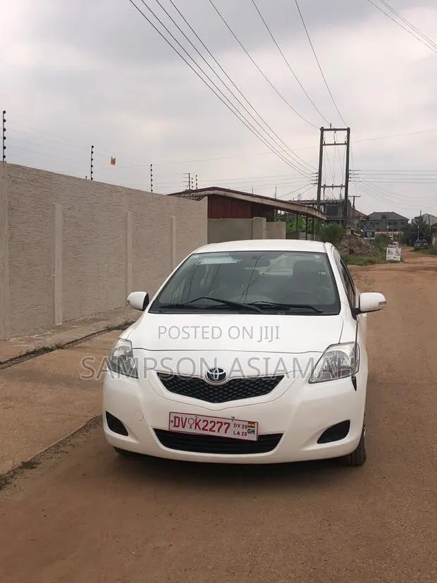 Toyota Belta 2011 White · Photo 1