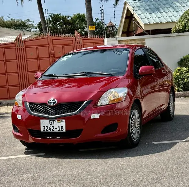 Toyota Yaris 1.5 2009 Red · Photo 1
