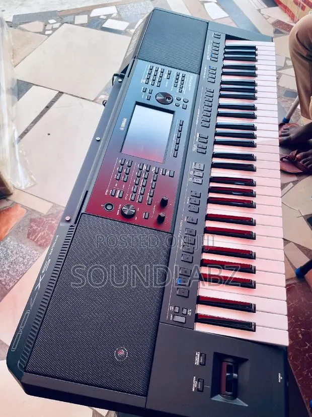 Yamaha PSR-Sx700 61-Key Mid-Level Arranger Keyboard · Photo 1