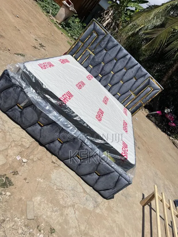 Efo Frank Bed Frame · Photo 1