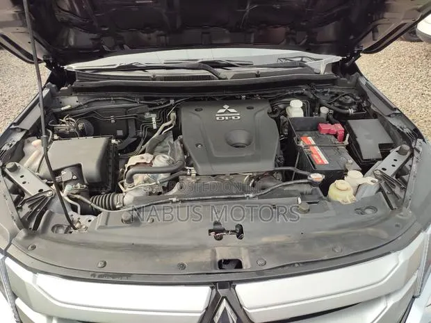 Mitsubishi L200 2024 Gray · Photo 1