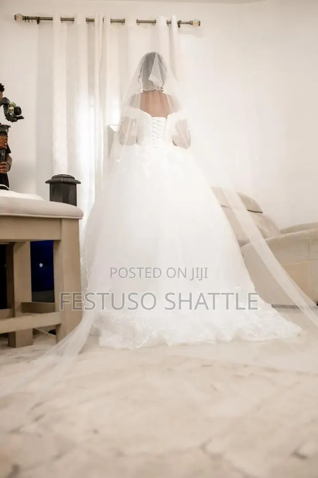 Elegant Wedding Ball Gown · Photo 1
