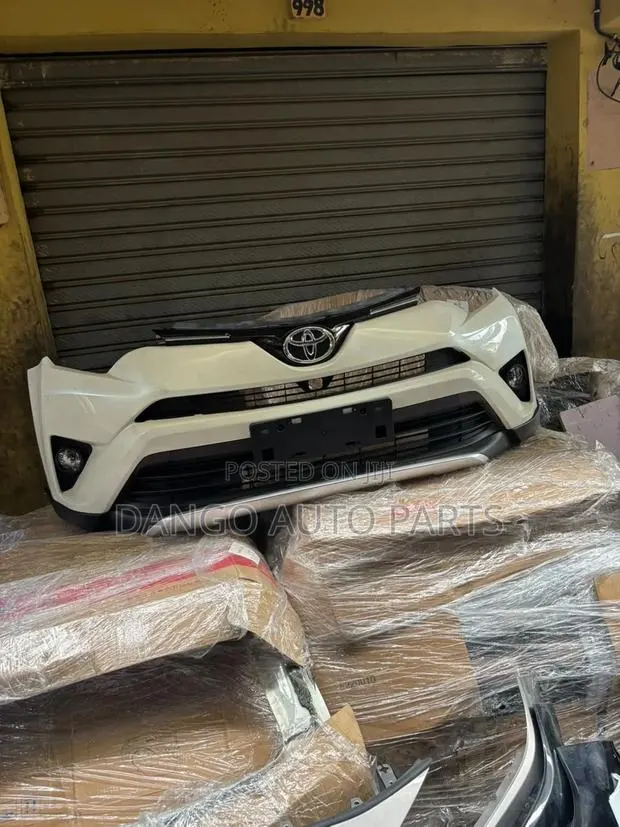 Toyota Rav4 2016-2018 Front Bumper Complete · Photo 1