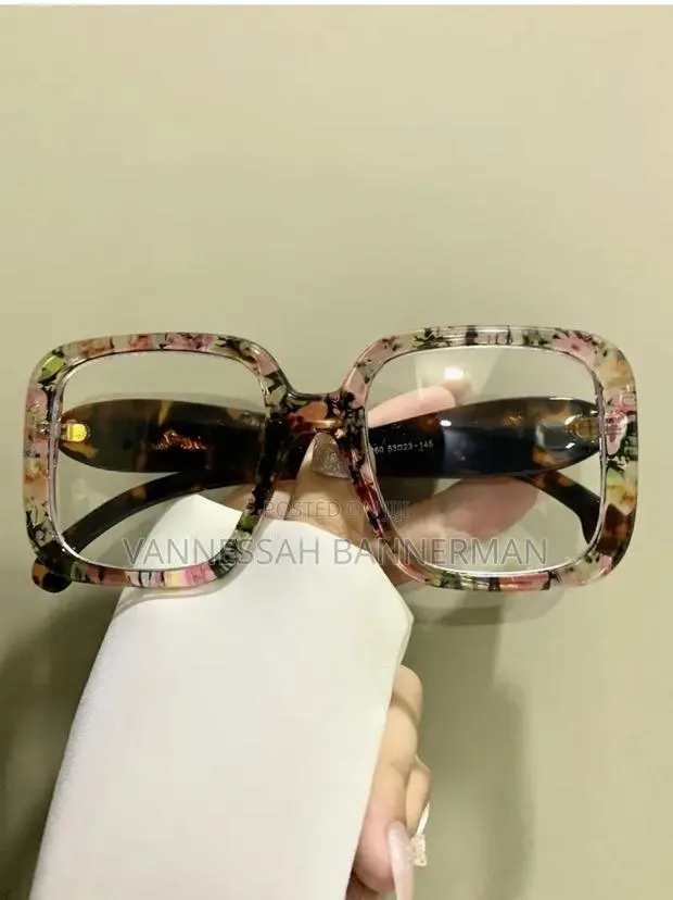 Oversized Floral Square Eyeglass Frame – Stylish Trendy · Photo 1