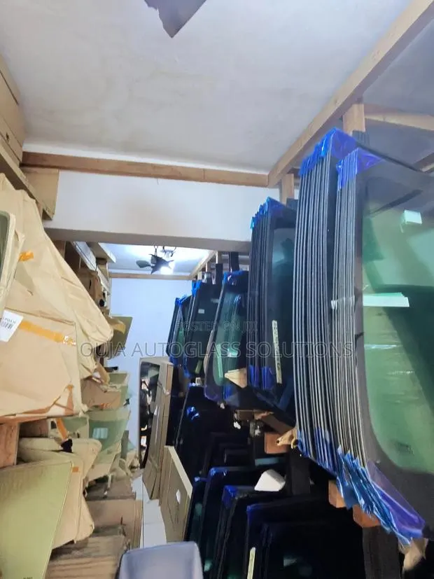 Original Windscreens and Door Glasses for All Vehicles · Photo 1