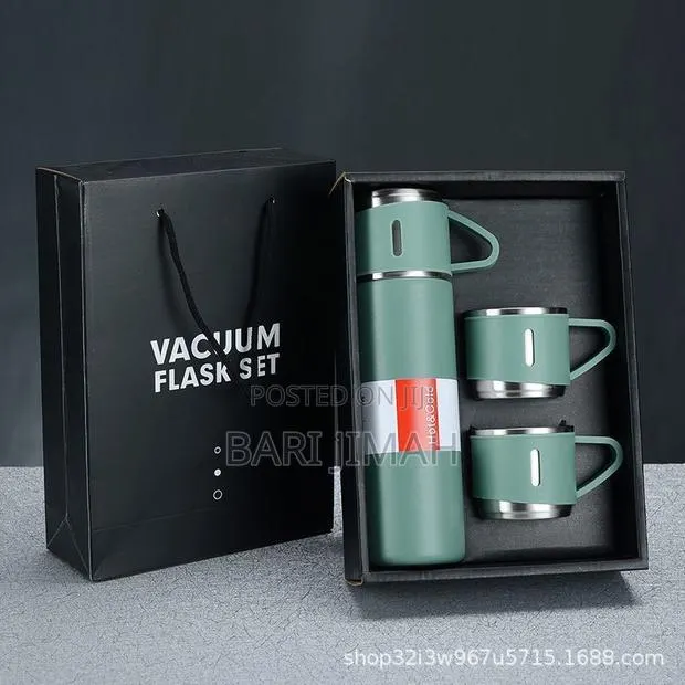 Vacuum Flasks With Two Extra Cups