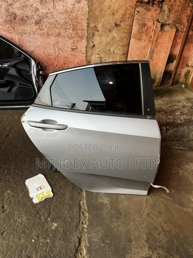Honda Civic 2016-2021 Back Right Door · Photo 1
