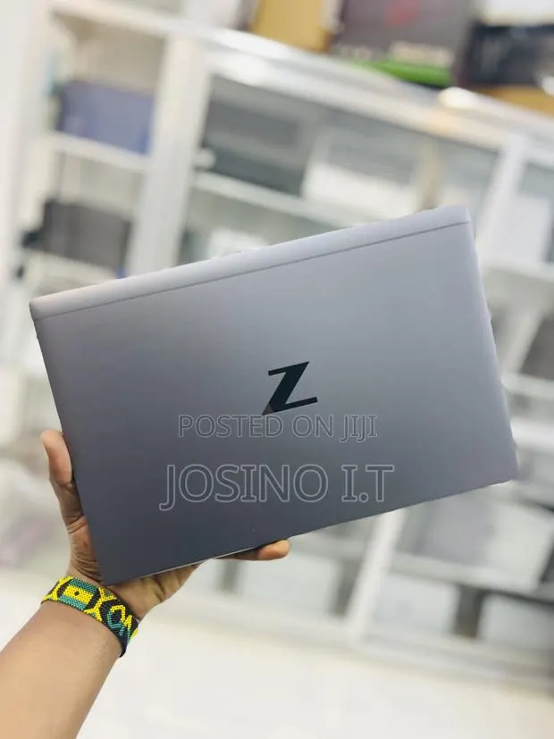 Laptop HP ZBook Firefly G8 32GB Intel Core i7 SSD 512GB · Photo 1