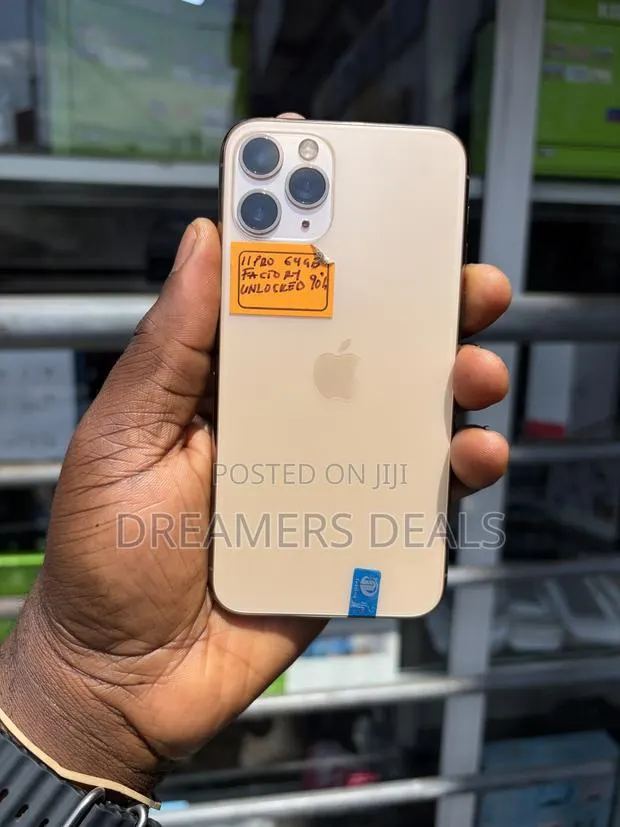 Apple iPhone 11 Pro 64 GB Gold · Photo 1