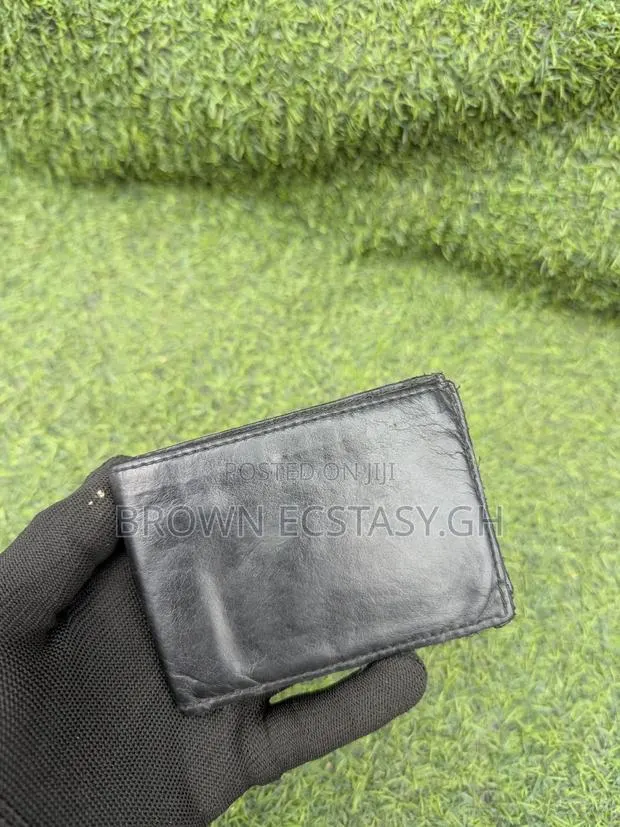 Black Leather Money and Card Wallet (Pre Owned) · Photo 1