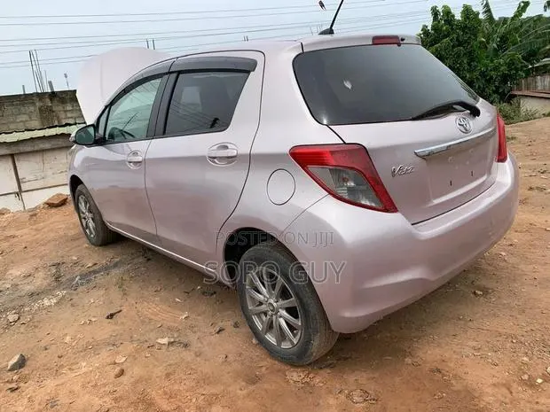 Toyota Vitz 2012 · Photo 1