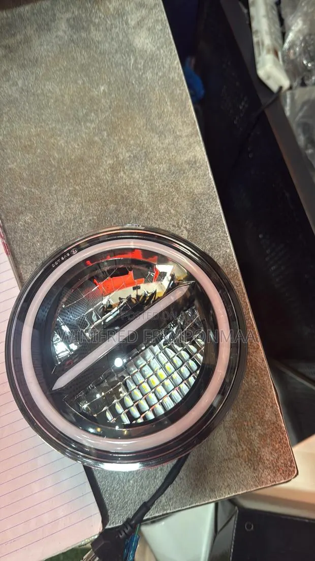 Jeep Wrangler Headlight · Photo 1