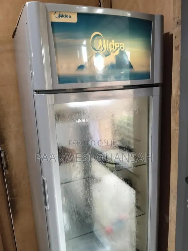 Refrigerator · Photo 1