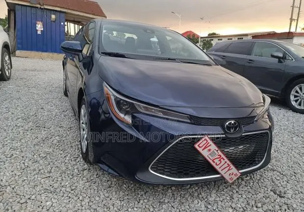 Toyota Corolla LE 2021 Blue · Photo 1
