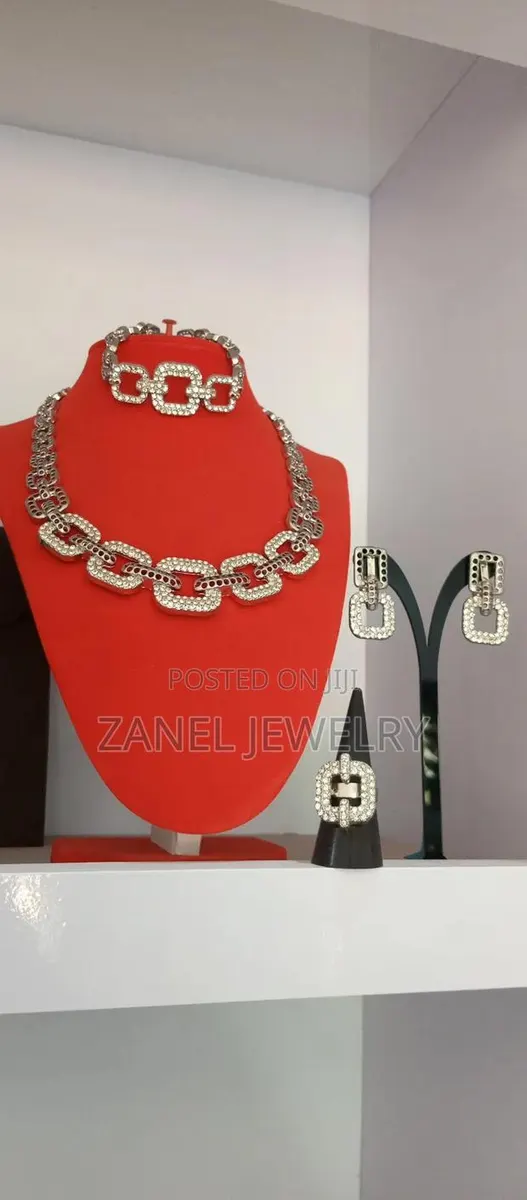 Silver Jewelry Set for Ladies · Photo 1