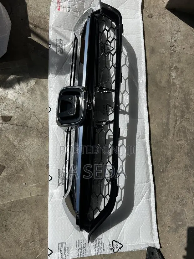 Honda CRV 2017 2018 2019 Front Bumper Shells Grill · Photo 1