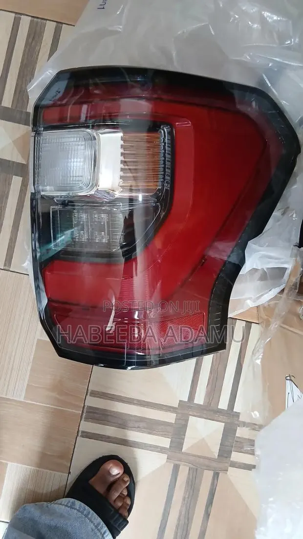 Tail Light for Ford Expedition 2018-2021 · Photo 1