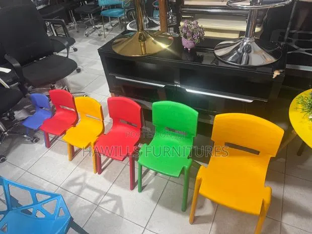 Kindergarten Plastic Chair · Photo 1
