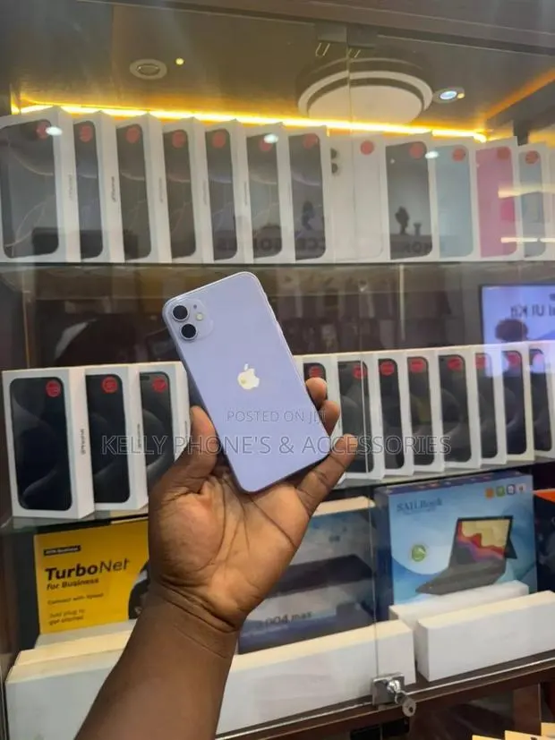 Apple iPhone 11 128 GB Purple · Photo 1