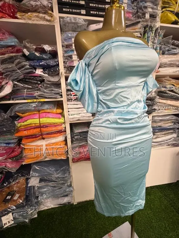 Body Fitting Dress · Photo 1