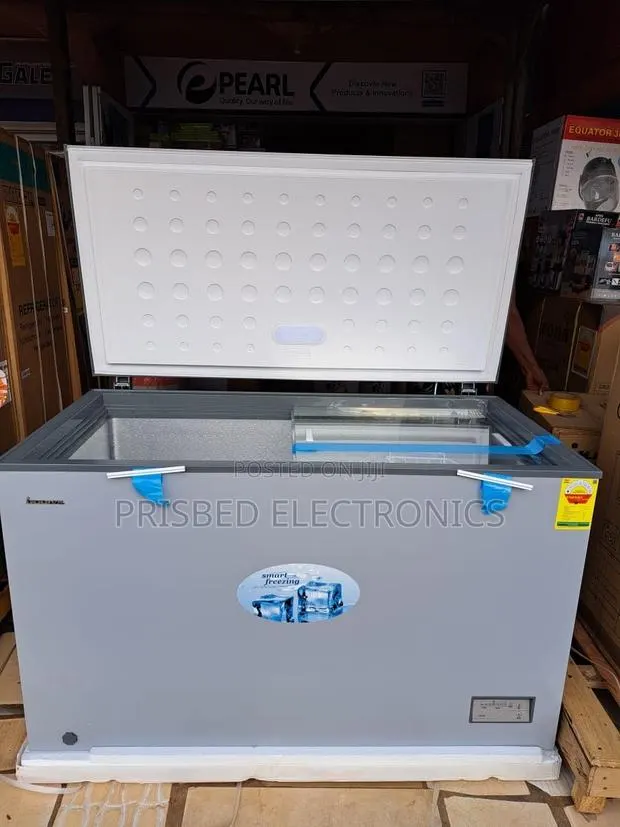 Innova Durable Double Door Chest Freezer 380 Liters · Photo 1