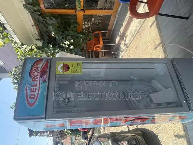 Buy This Delron DDF-220 Showcase Display Cooler · Photo 1